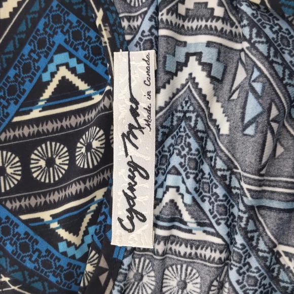 Cydney Mao Women's Top Size XL Blue Black Geometric Pattern Sleeveless V-Neck - Picture 11 of 13